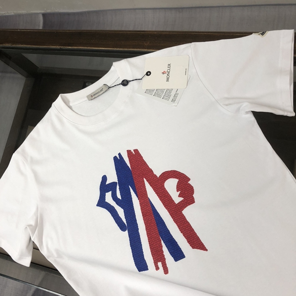 ブランドTシャツ側面デザイン